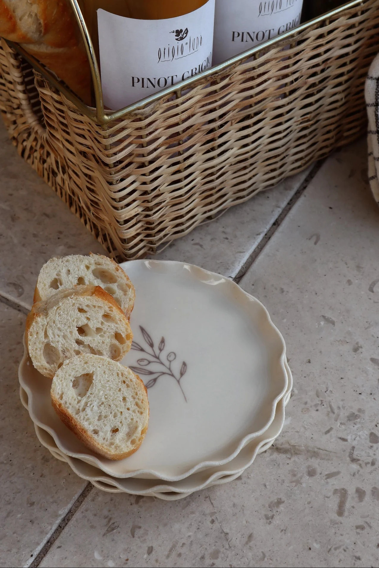 Handmade Olive Stem Wavy Tray | THELIFESTYLEDCO