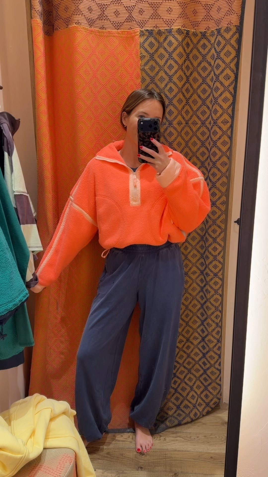 Didn't want to love this but I did! 
Wearing sizes
XS in the half zip
XS in the set 