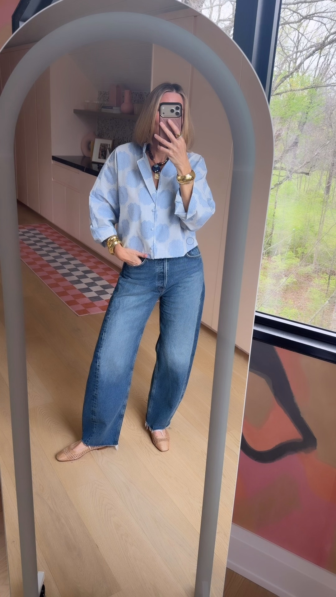 # o o t d 
Can’t quit these AGOLDE jeans……I sized down!  