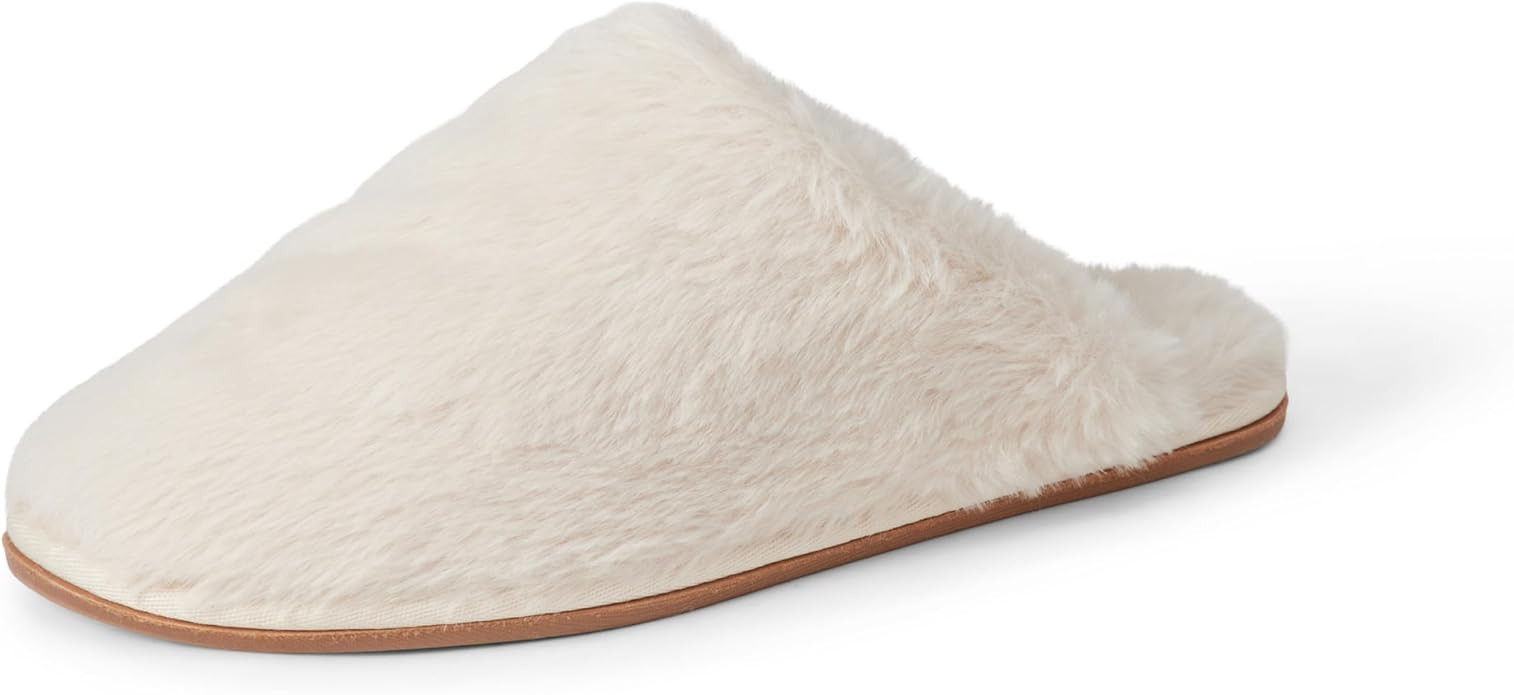 Amazon Essentials Women's Fuzzy Plush House Slippers | Amazon (US)