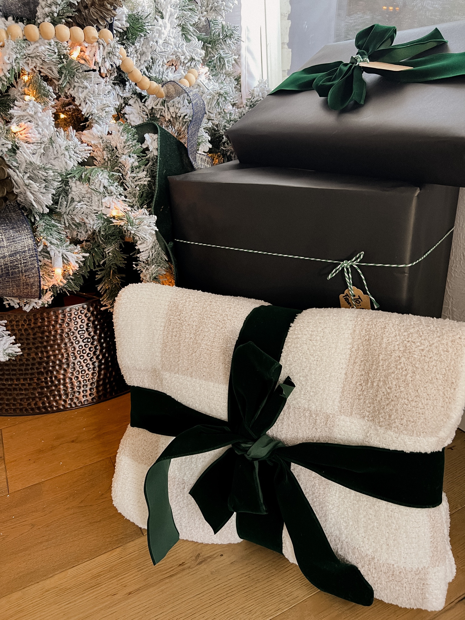 Matte black and brown wrapping paper


#LTKSeasonal #LTKHoliday #LTKGiftGuide