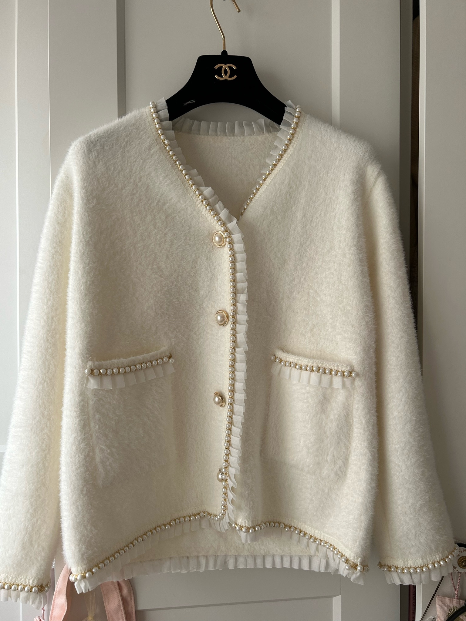 Old money pearl cardigan 🤍🦢

#LTKeurope #LTKfindsunder50 #LTKSeasonal