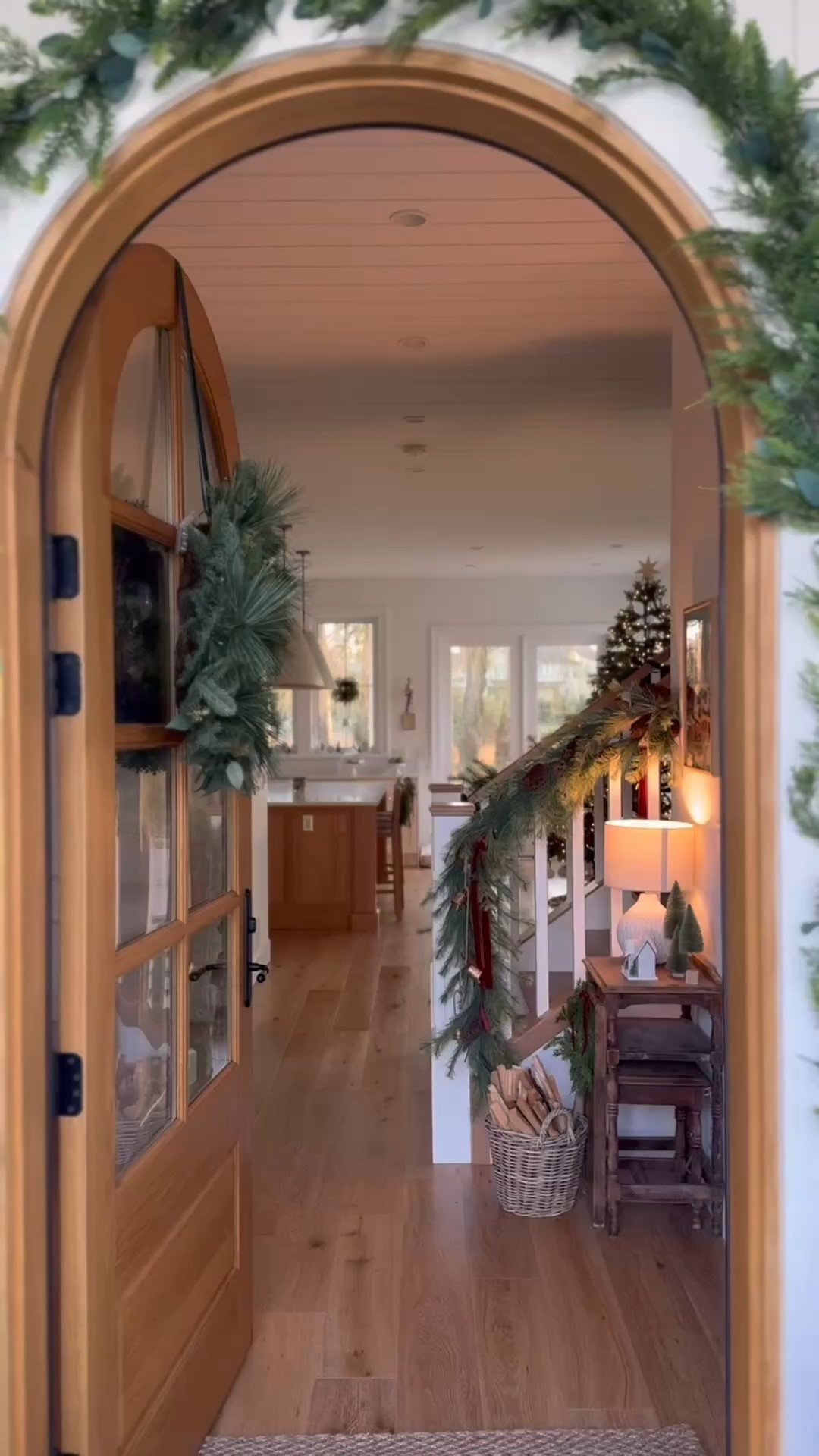 
The magic of the season is just around the corner ✨ A little throwback to last year’s Christmas look — rich bordeaux reds and decadent chocolate browns for a timeless holiday feel. #RalphLaurenChristmas #NancyMeyersChristmas #ChristmasTrends2025