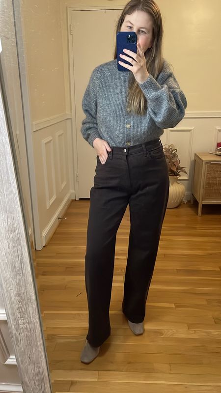 These jeans are so, so comfortable. I’m wearing them with a bootie with a short heel. I bought my normal size in the short, but I could’ve sized down one size. Definitely buy short or extra short if you’re 5’4 or under. These run a little big. Fall outfit, brown jeans, brown denim

#LTKfindsunder100