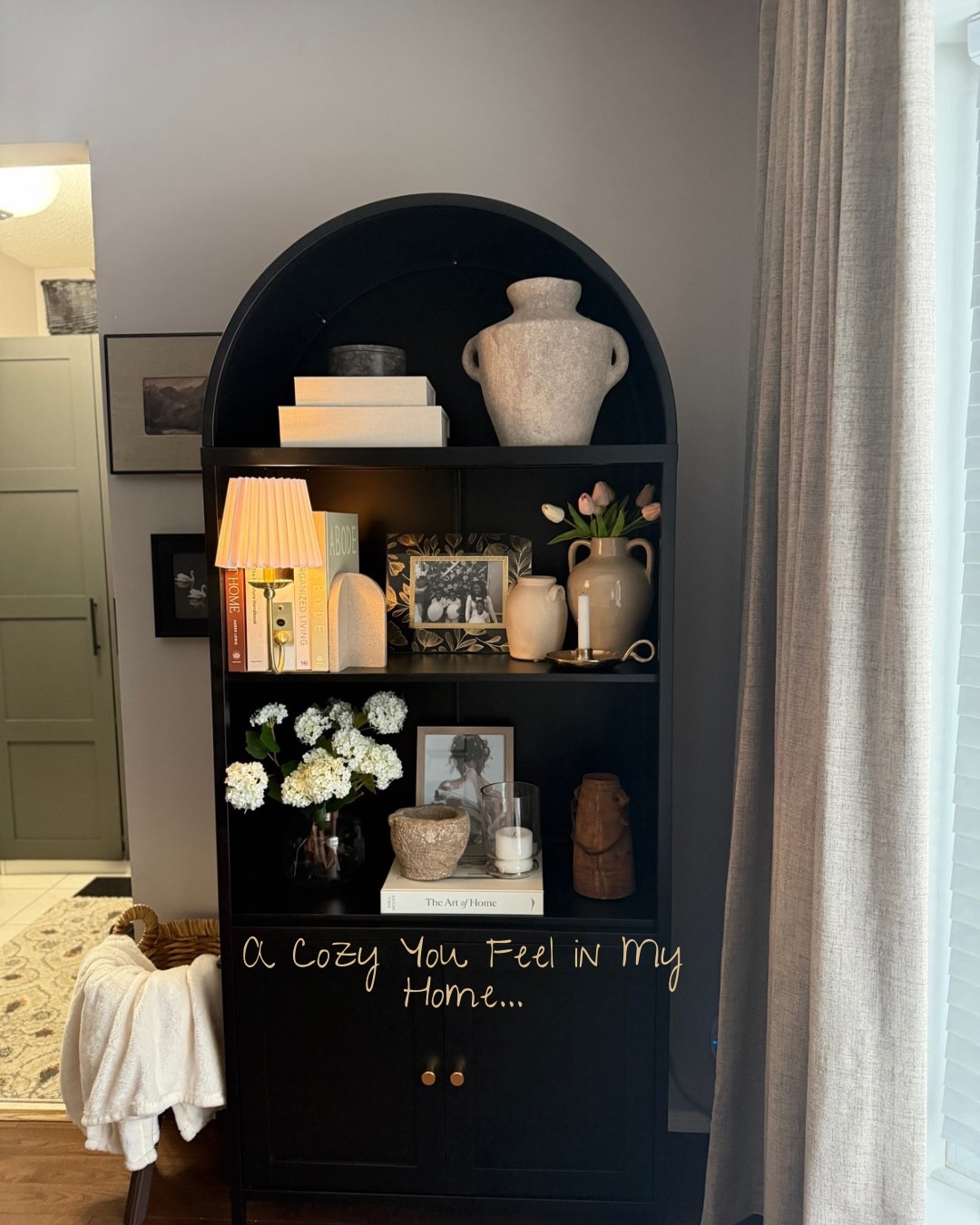 Happy Friday 🤎

Cozy here isn’t dramatic; it’s light coming in, a lamp in every corner, and candles lit for that romantic feel.

✨Follow @fallinlove.decor for simple, cozy home moments.