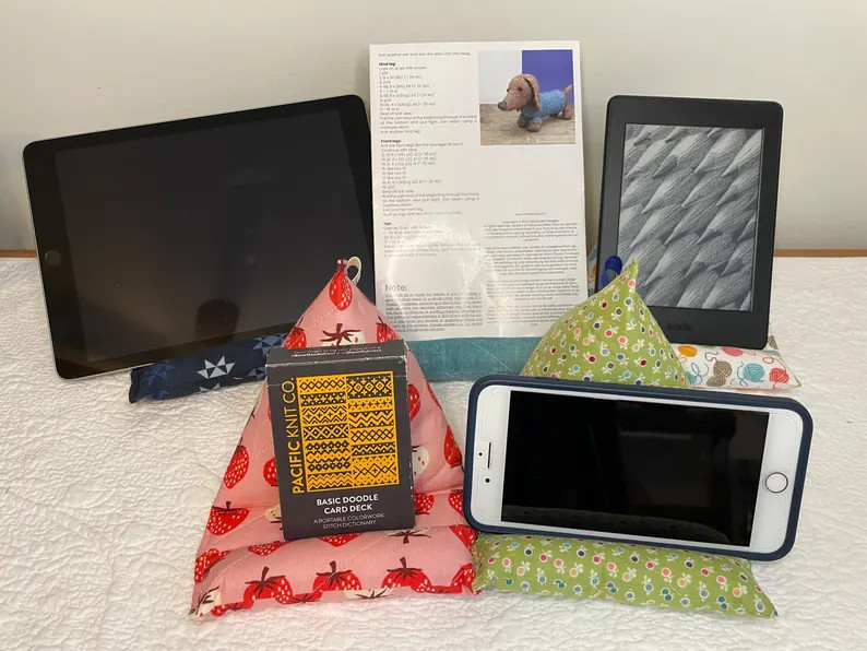 Electronic Device Prop: Hands-free Kindle, Phone and Tablet Pillow - Etsy | Etsy (US)
