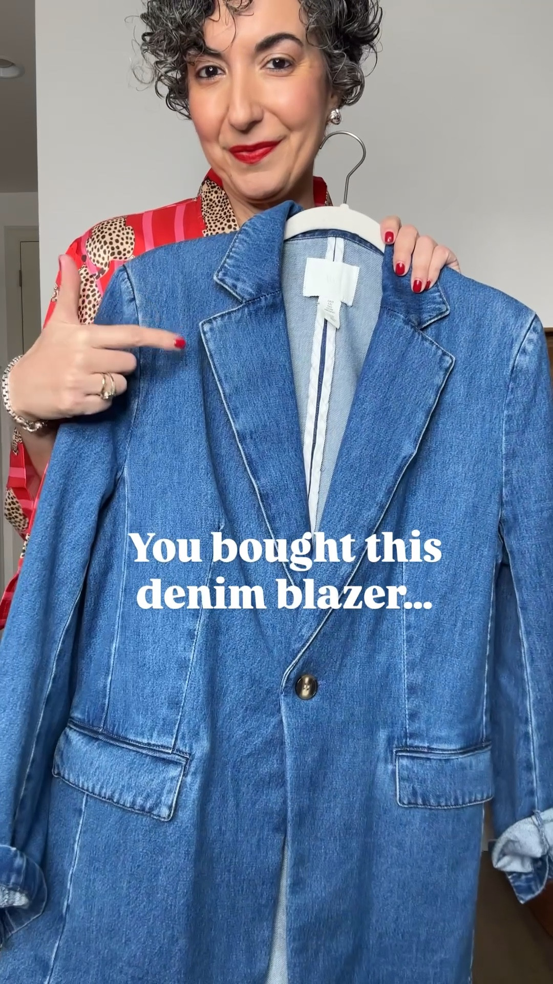 Styling the denim blazer 5 ways for you going into spring! I think I’m adding this to my spring capsule because it’s that good! Fits TTS - I’m in a small. It’s perfectly oversized. 