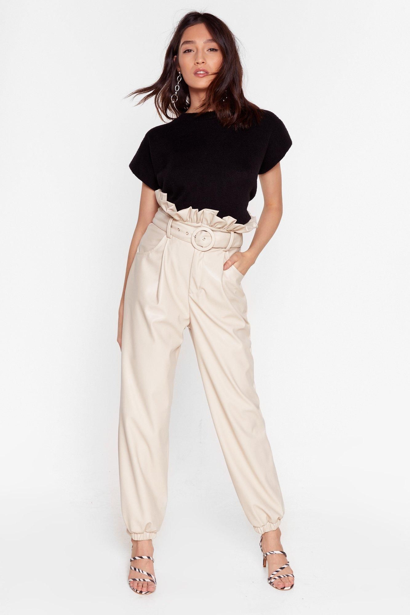 Pantalon paperbag ceinturé en similicuir Ne joue pas les dures à cuire | NastyGal (FR)