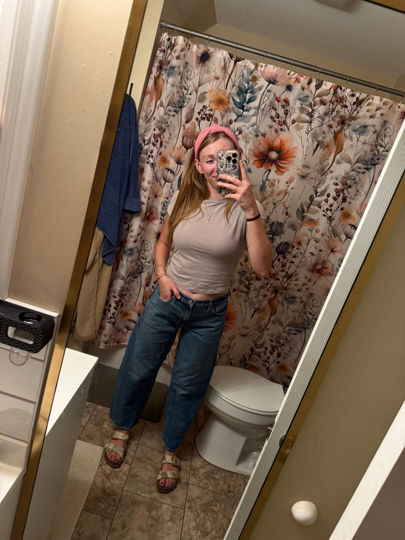 American Eagle size 4 Jeans! 

#LTKSeasonal #LTKU #LTKStyleTip
