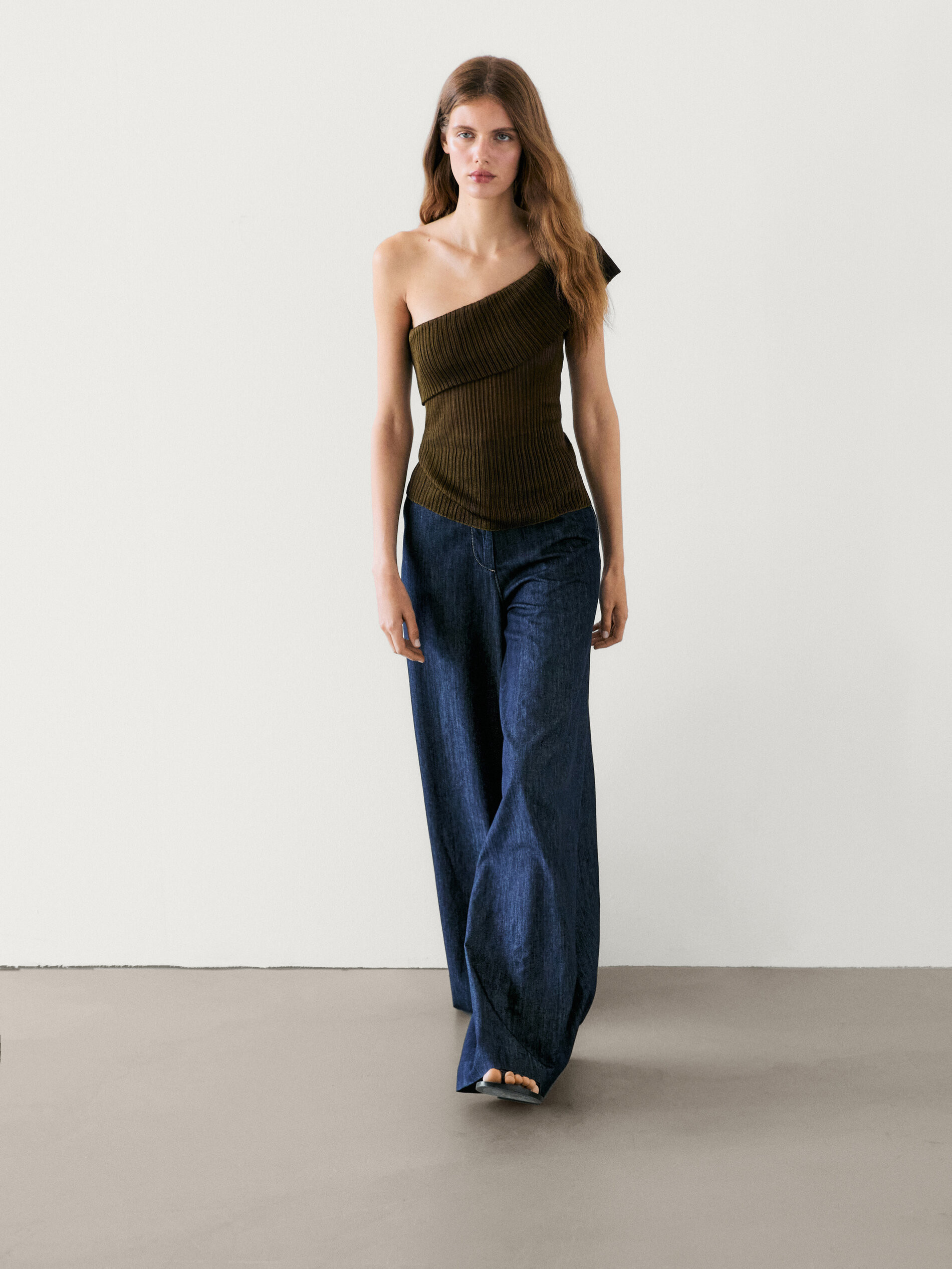 Asymmetric off-the-shoulder top | Massimo Dutti US