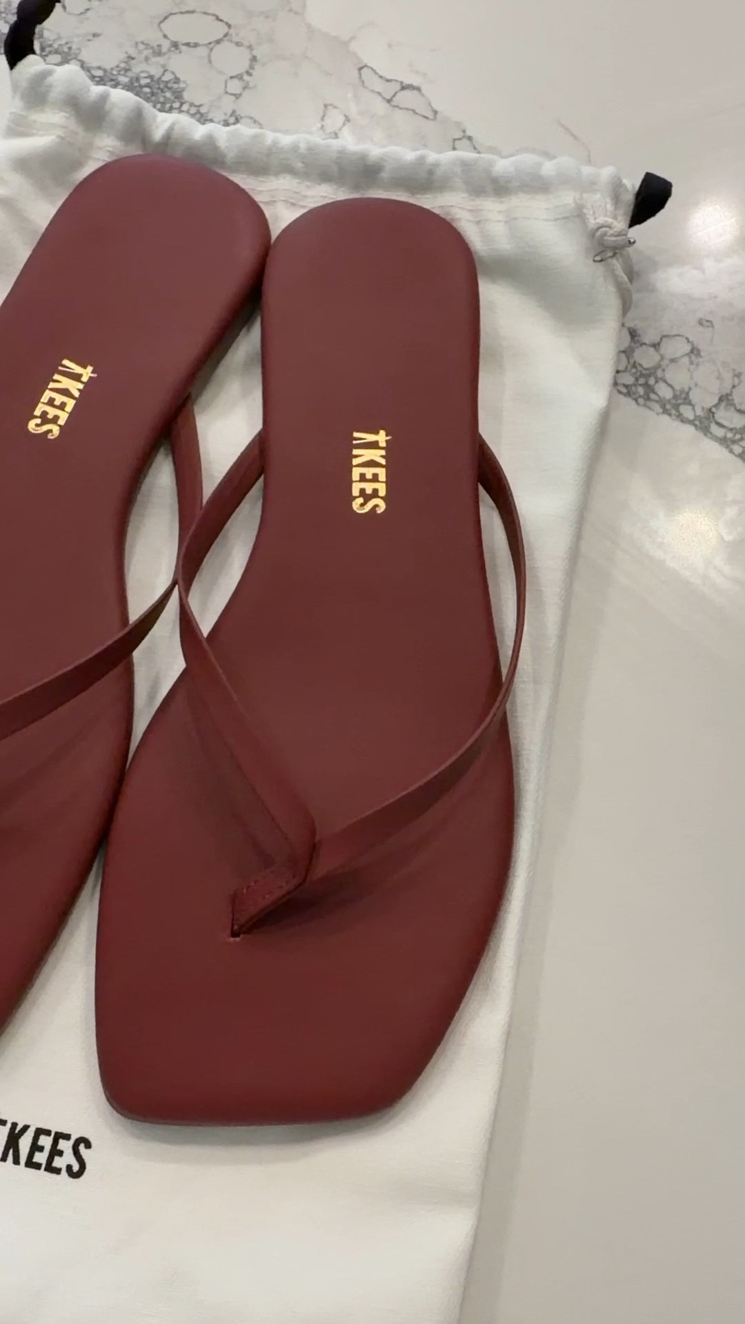 Scroll to shop these minimal strappy sandals that instantly elevate everyday outfits. The rich burgundy tone adds a sophisticated pop of color while the clean design makes them easy to style with denim, dresses, or summer sets so the cost per wear keeps dropping.

Perfect for vacation outfits, summer dinners, date nights, brunch with friends, and everyday elevated casual looks.

5'4" | 138 lbs | 34D bust | 27" waist | 40" hips