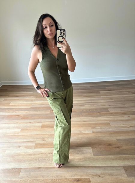 Madewell is already running sale on so many jeans and pants! These cargo pants are no exception! They come in three colors and look so fostering! 
Love it in combination with similar color vest! Those are super hot this fall! 

#LTKstyletip #LTKxMadewell #LTKHolidaySale