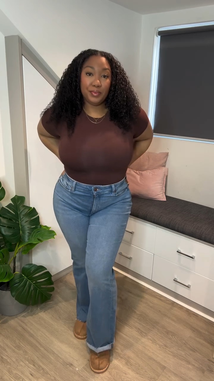 I love when Amazon comes thru with some gems. Double lined,stretchy and they are on sale for prime day!!! 🙌🏾 Let me know if you need the link💛

#midsizestyle #basicfit #plussizefashion #pumiey #pumieybodysuits