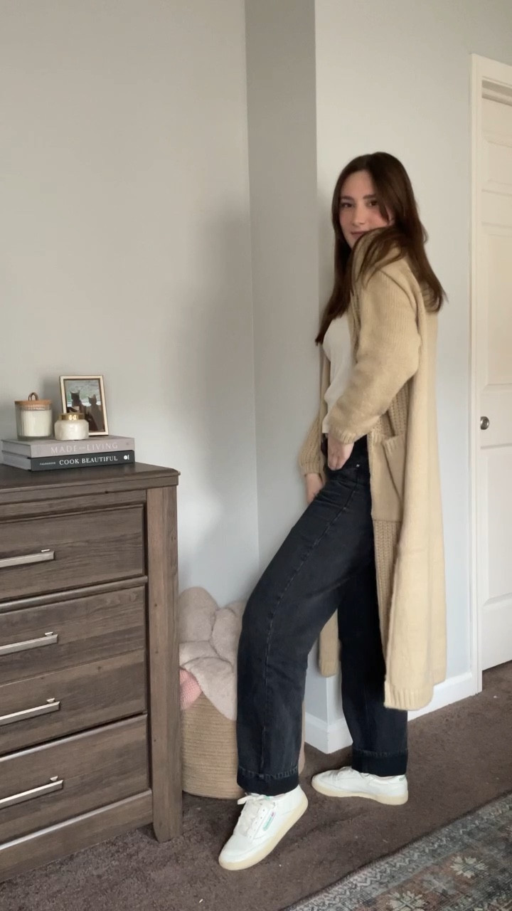 OOTD // Feeling like spring today so time to exchange my puffer coat for a long cardigan 🙌🏼 


#LTKSeasonal #LTKFind #LTKfit