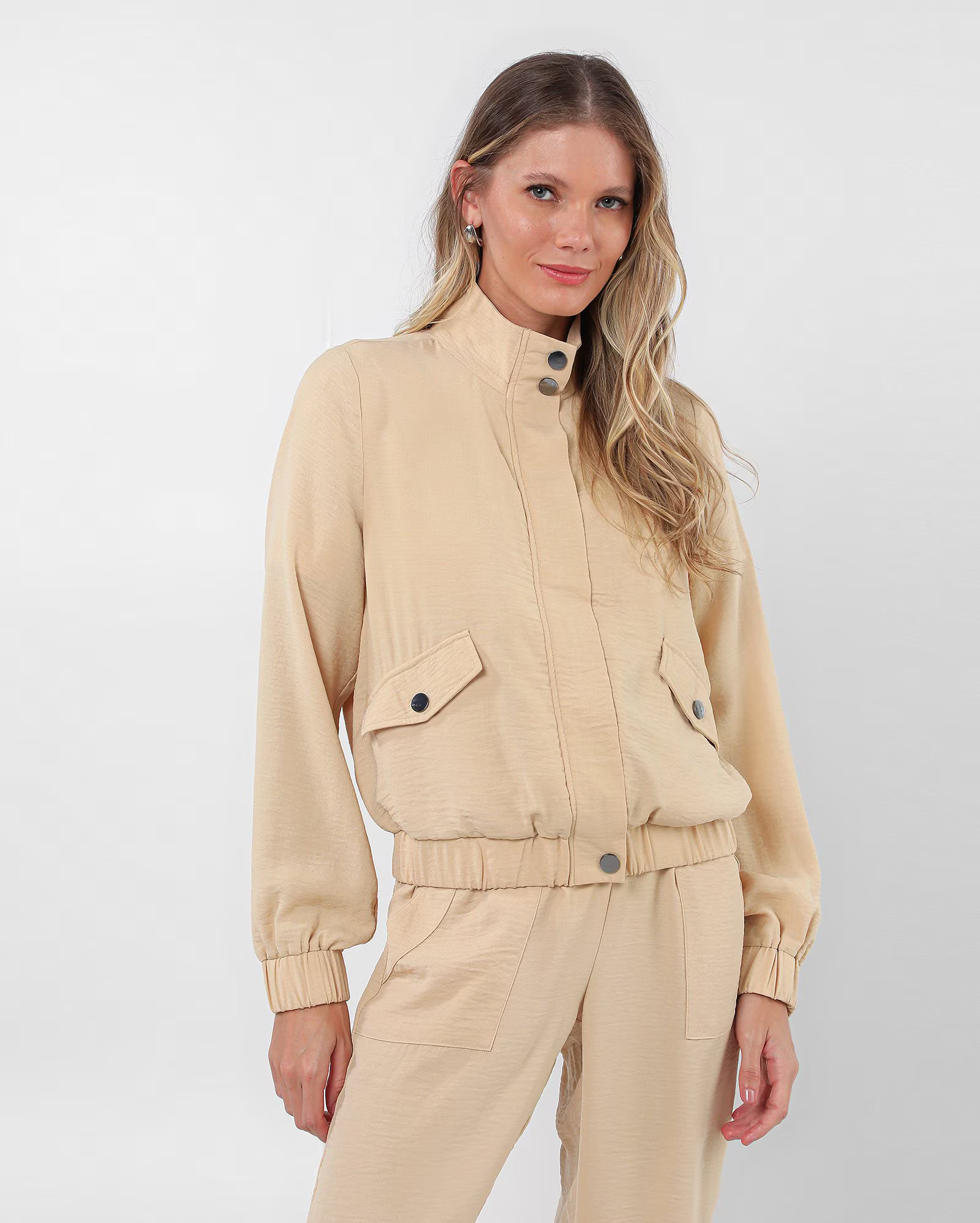 Jaqueta feminina de crepe texturizado - Bege |  AK by Riachuelo | Riachuelo (BR)