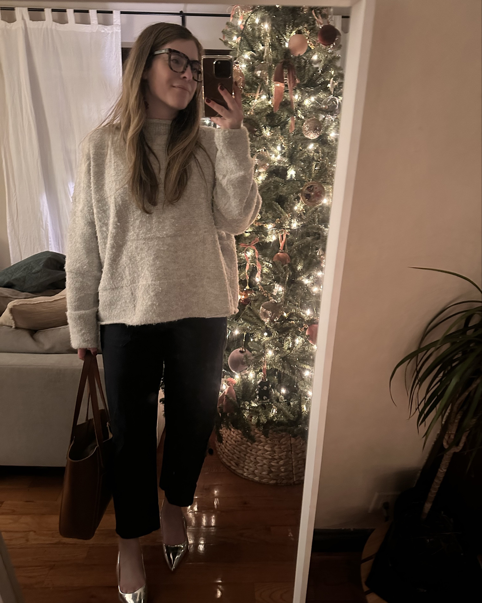 Highly recommend keeping a pair of silver slingbacks in your shoe closet—- they work so well in all seasons to elevate an outfit! 

Loving this simple holiday party fit, especially these comfy navy barrels from #athletica 