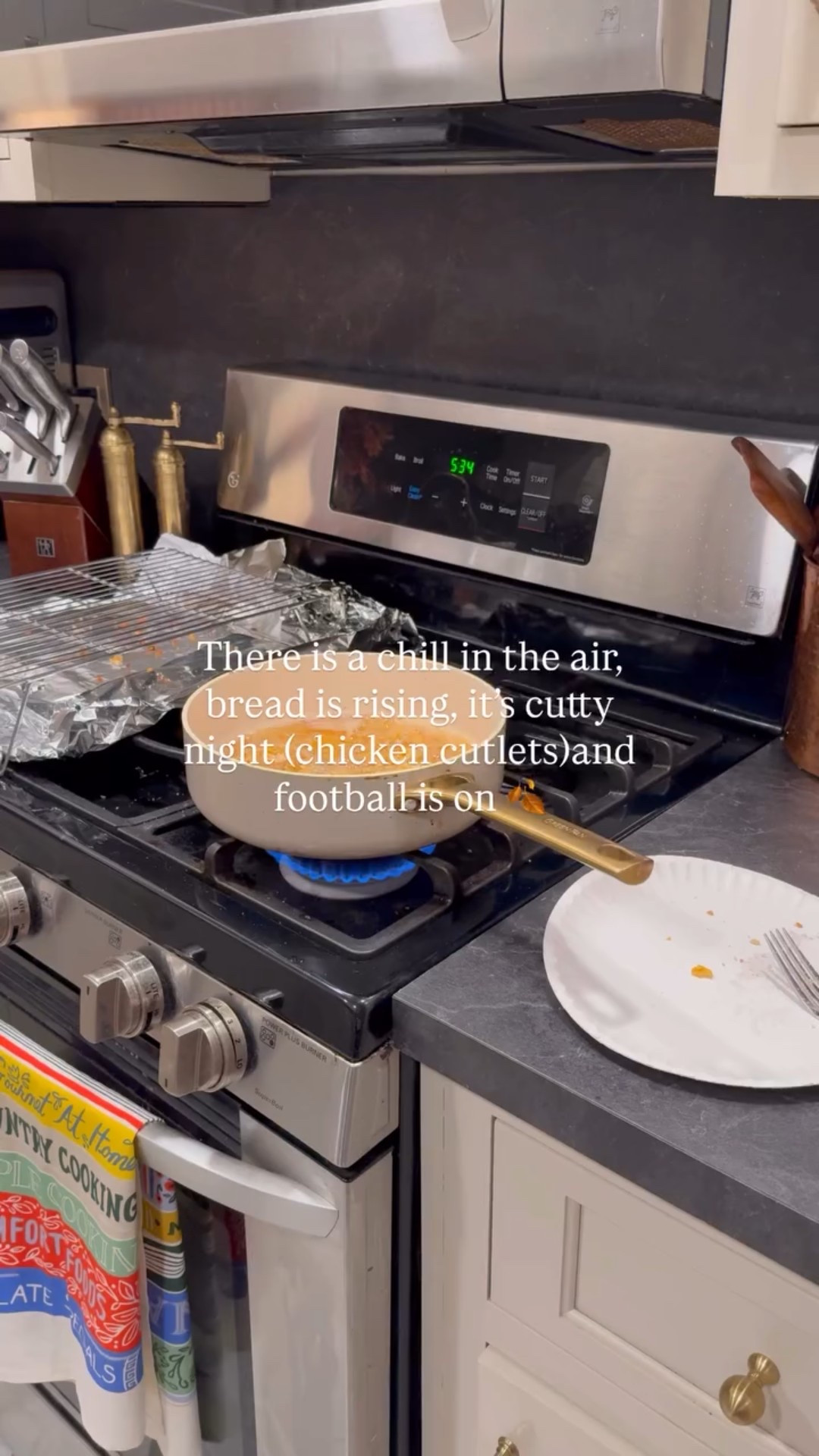 @theoriginalgreenpan @getgraza @decotvframes @samsungtvplus  There is a chill in the air, bread is rising, it’s cutty night (chicken cutlets)and football is on 🍂 a cozy fall kitchen, cookware, pots and pans, kitchen decor, fall decor 

#LTKHome