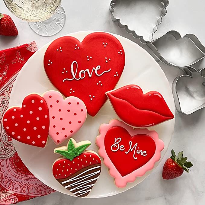 Valentine's Day 5-Piece Cookie Cutter Set Made in USA by Ann Clark Cookie Cutters | Amazon (US)