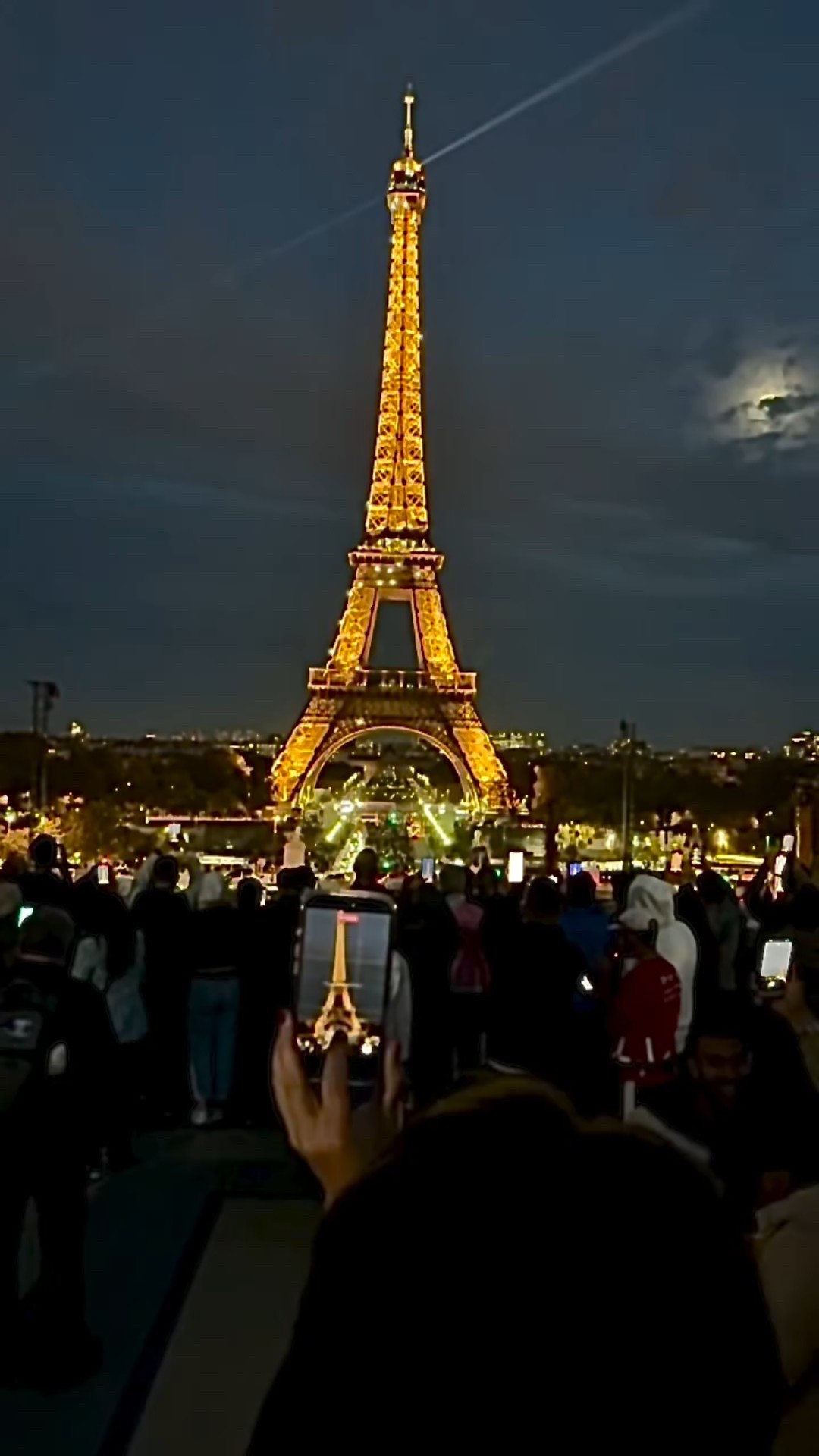 Our last night in Paris ✨ The perfect end to an absolutely magical European vacay!
.
#celebratesavvy
#cityoflights
#eiffeltoweratnight
#luxuryparis
#luxurytravelcontentcreator
#luxetravel
#eiffeltowerparis 
#lifeafterdivorce
#lifeafter40
#liveyourlife
#bestlife