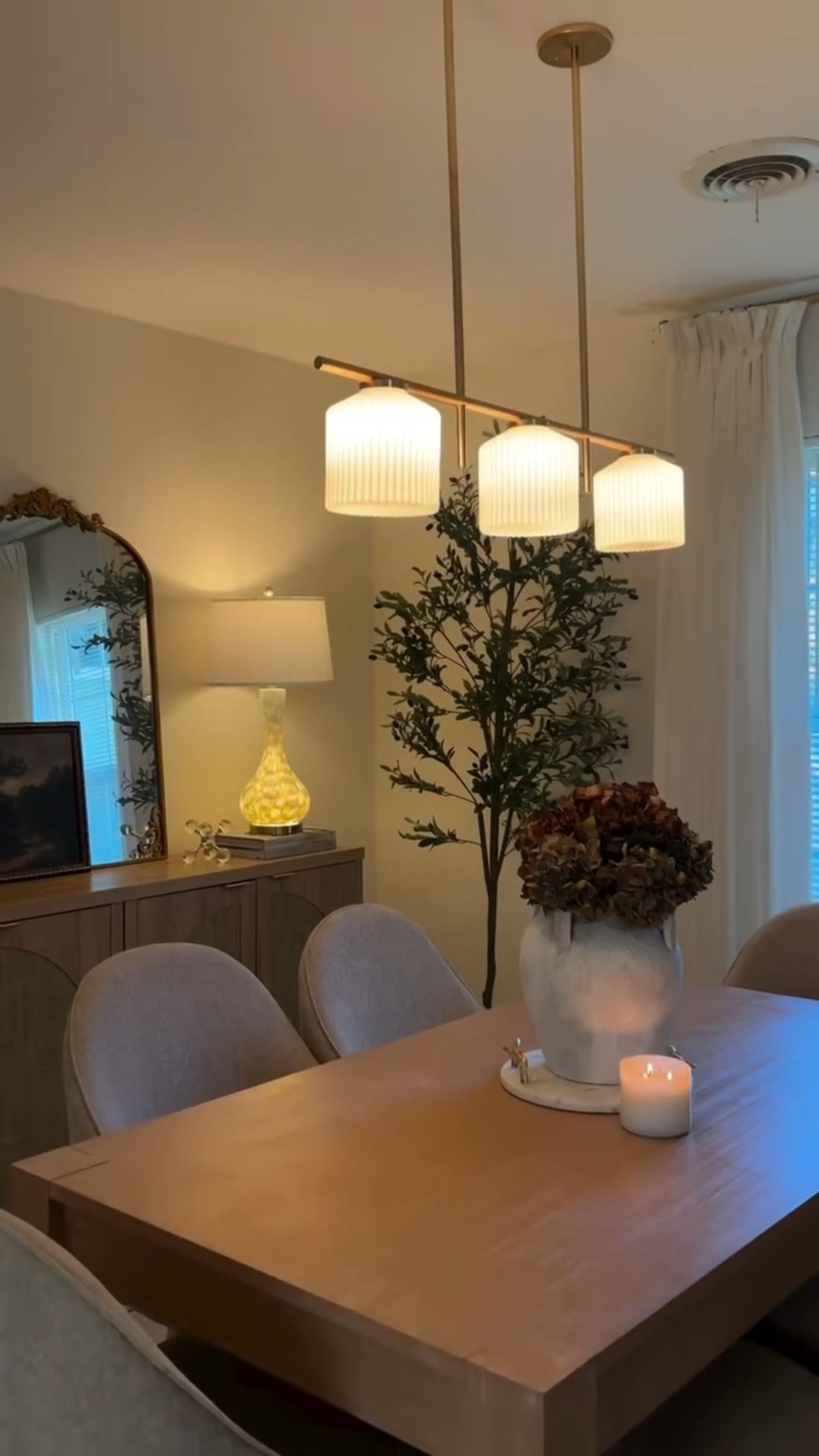 Housewarming gift for my beautiful sister-in-law 🤍✨

I surprised her dining room with this Serene Polished 3 Light Pendant Light and it completely transformed the space. The soft glow, the polished finish… everything feels warmer and more inviting now 🕊️

There’s something so special about gifting pieces that help turn a house into a home 🤍

If you’re looking for the perfect statement light, it’s linked in my bio ✨

#HousewarmingGift #DiningRoomDecor #PendantLight #HomeInspo #NeutralHome