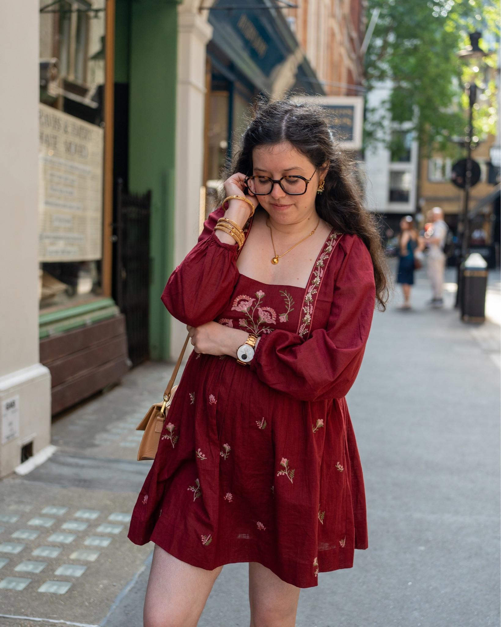 Il y a quelques jours, mon look ressemblait encore à ça.
Et puis la canicule est arrivée, donc on est officiellement passées en mode survie 😅
Du coup, j’ai envie qu’on se partage nos meilleures astuces : c’est quoi ta tenue parfaite quand il fait beaucoup trop chaud ? Je regrouperai vos idées, ça pourra servir à tout le monde.

#LTKdresses #LTKsummer #LTKstyletip