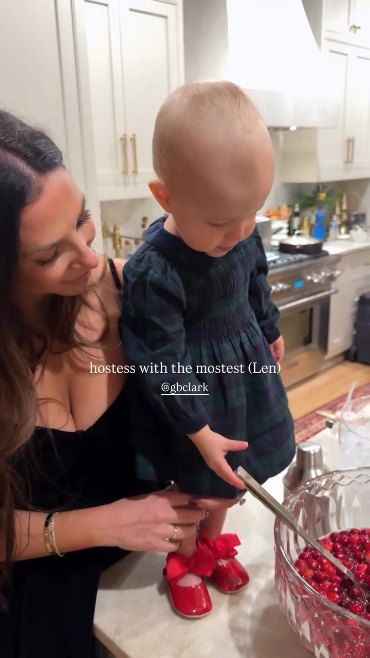 Holiday party details ♥️🫶🏼

#LTKHoliday #LTKKids #LTKootd