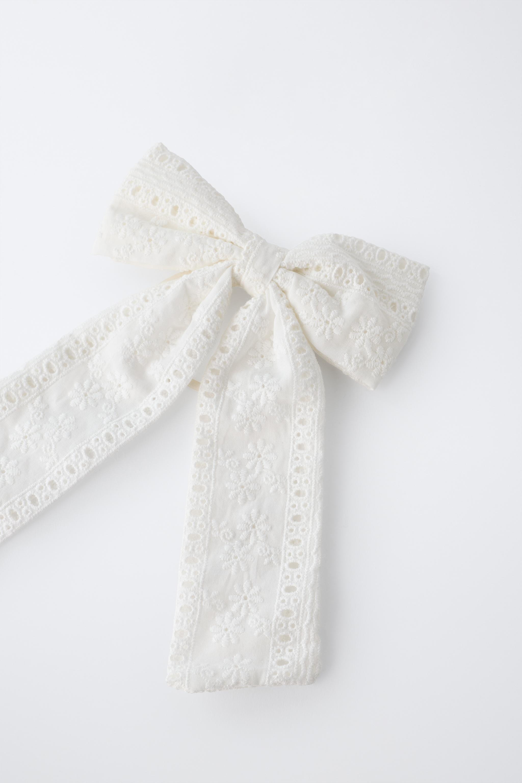 CUT-OUT BOW ELASTIC AND CLIP | Zara US