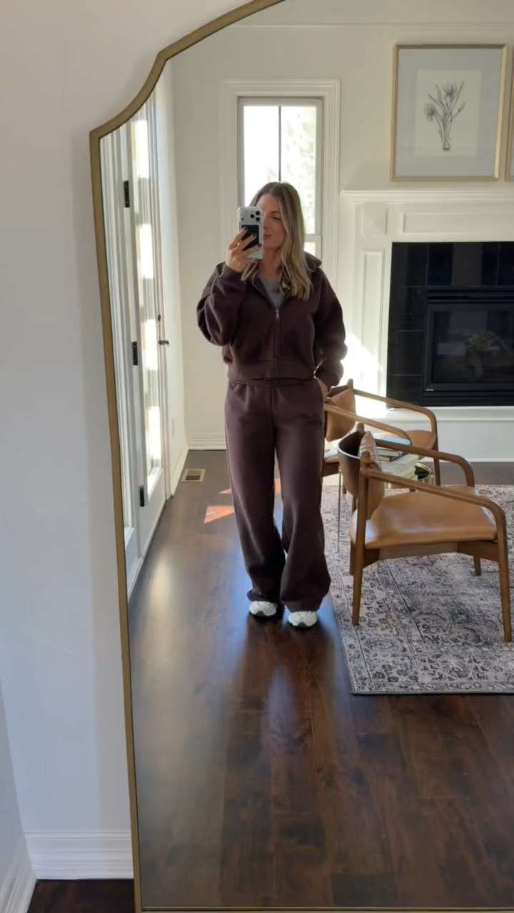 Obsessed with Vuori's Restore collection in that lush Java hue cozy vibes for slow mornings or post-gym chill. Newbies, grab 20% off with LTK's exclusive in-app code!☕🧡😌

#Vuori #VuoriRestore #RestoreCollection #JavaColor #Activewear #Athleisure #LTK #ShopLTK #CozyActivewear #FitnessFashion 

 #LTKootd #LTKActive #LTKSaleAlert