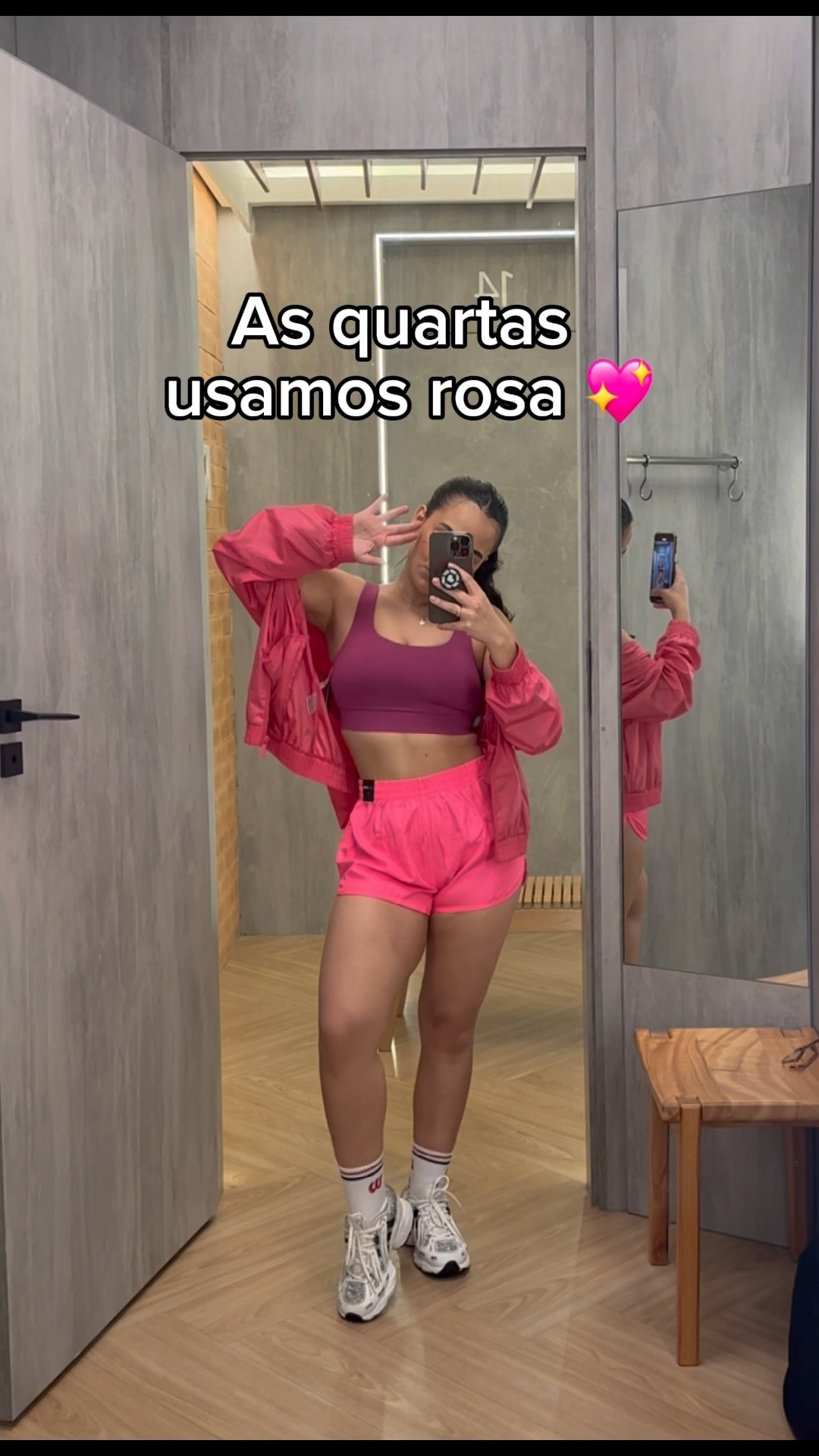 Cia entre nós, se arrumar para ir treinar torna o processo muito melhor 💖✨

Minha numeração:
Top P
Shorts P
Jaqueta M (porque não tinha a P 🤭)

Minhas medidas:
Busto 89
Cintura 73
Quadril 94
Altura 1,53 

Eu visto 36/38

#LTKstyletip #LTKbrasil #LTKfitness