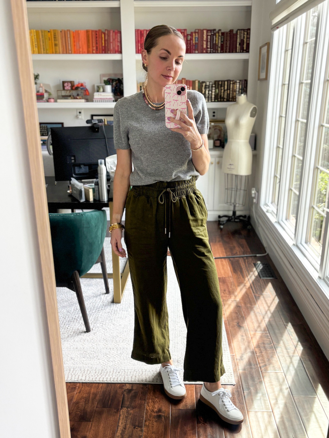 Gifted looks from @onequince: linen pants, cashmere tee, woven bag. Perfect for upcoming Europe trip #QuincePartner
 

 