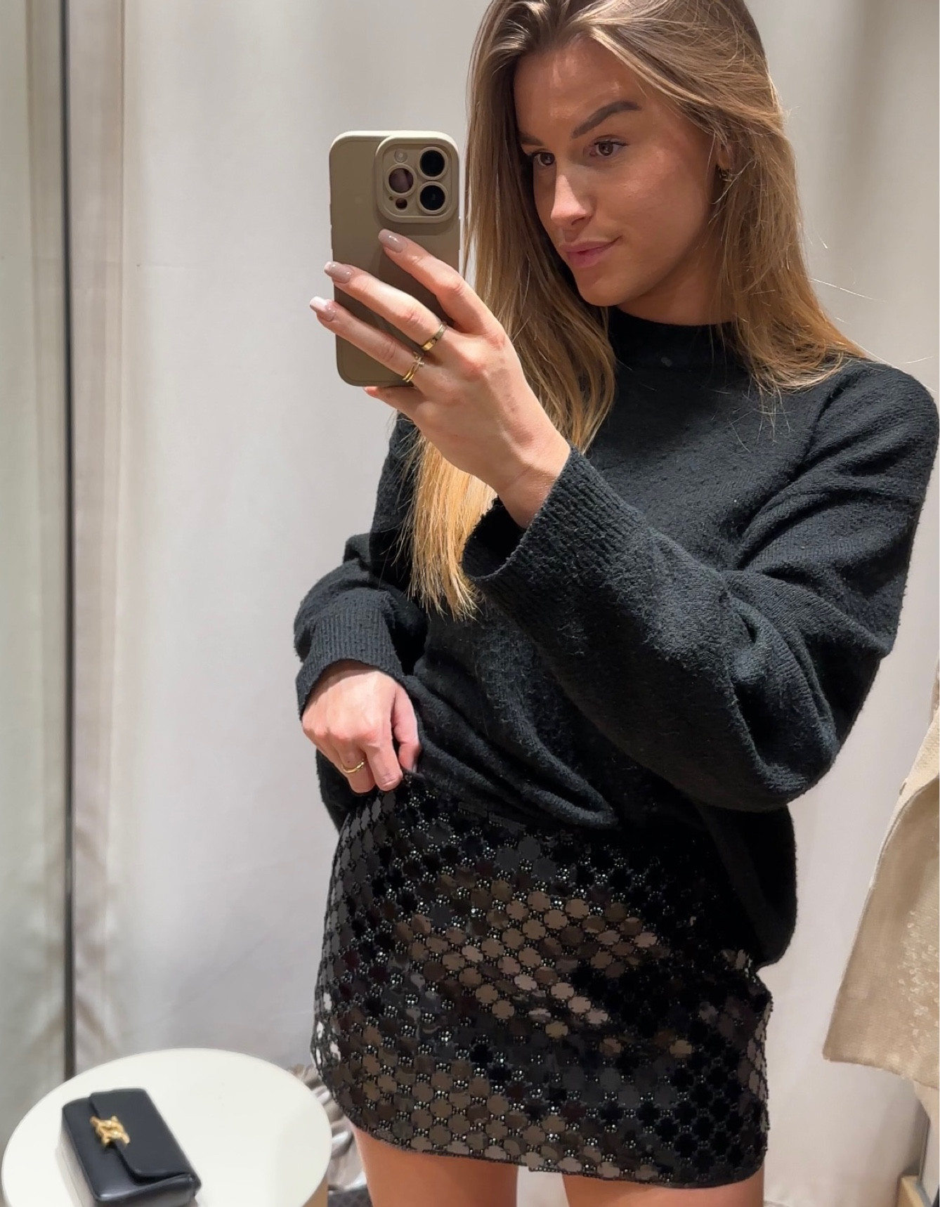 H&M - glitter skirt

#LTKHoliday #LTKstyletip #LTKCyberSaleNL