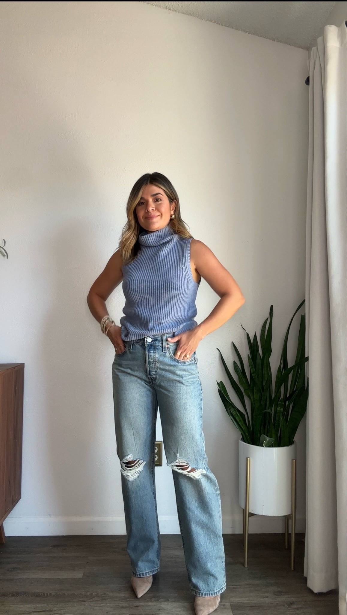 Such a cute knit top from the Nsale!  Under $50 and comes in more colors! Looks so chic with these jeans and heels!
Top size small
Jeans size 26

#LTKSaleAlert #LTKSeasonal #LTKootd