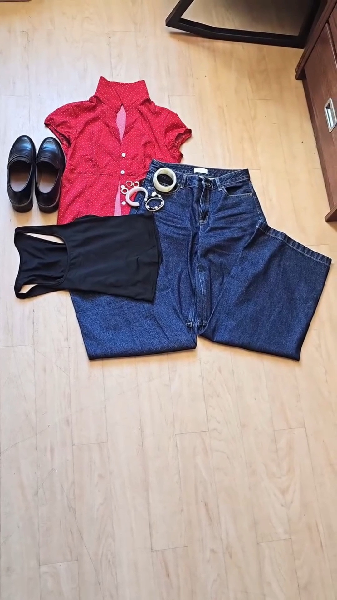 My college ootd 

Jeans - @pacsun 
Shirt & jewelries - @sheinofficial @shein_us

#explore #ootd #ootdfashıon #outﬁtinspo #fashion #reels #outﬁtoftheday #fashionreels