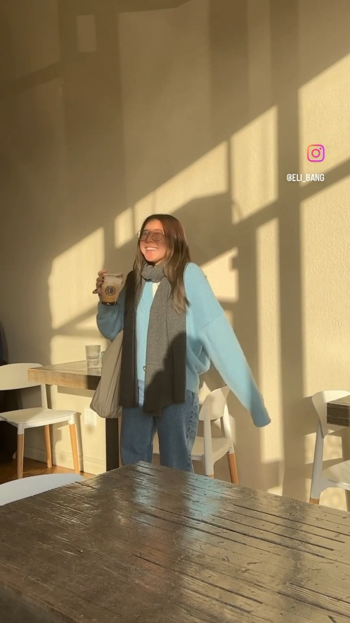 fuzzy cardigan, sweater, cardigan, casual style, denim, baggy jeans, Abercrombie denim, tote bag, scarf, skinny scarf