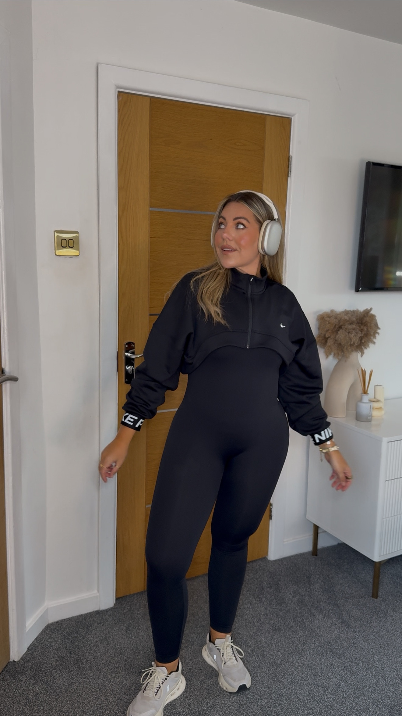 My favourite gym sets that I have on repeat… 

No1 - the perfect high impact set, which isn’t see through & doesn’t fall down. (size up) they’re small!! 

No2 - Pilates princess fit 😍 wearing size medium.

No3. Weights & gym routine it’s so bloody comfy & it’s been my go to for about 18 months. Plus it’s sexy too!!

No 3. Hot girl walk 😍