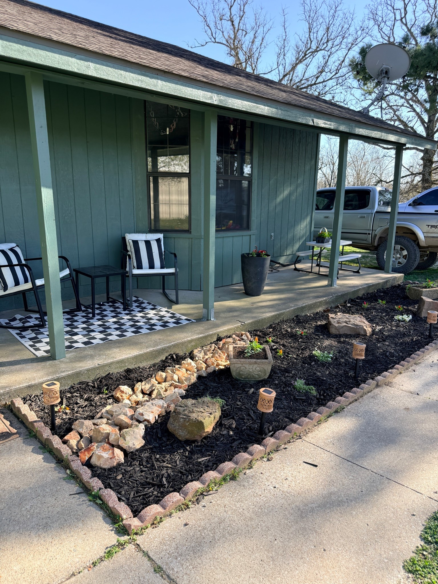 Outdoor space refresh 🌷☀️

#LTKSeasonal #LTKHome
