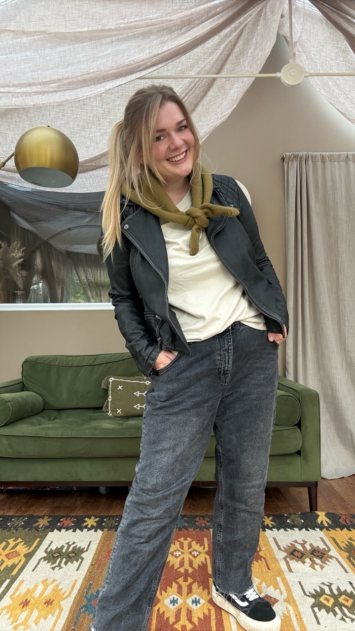 Let’s…try the dinky scarf trend

#tuckintuesday @steviebstyle 

linked on my @shop.ltk @ltk.europe (link in bio) & on my stories 

@allsaints @zara @vans @topshop @asos #warmspring #autumnoutfits #getdressedwithme #grwm