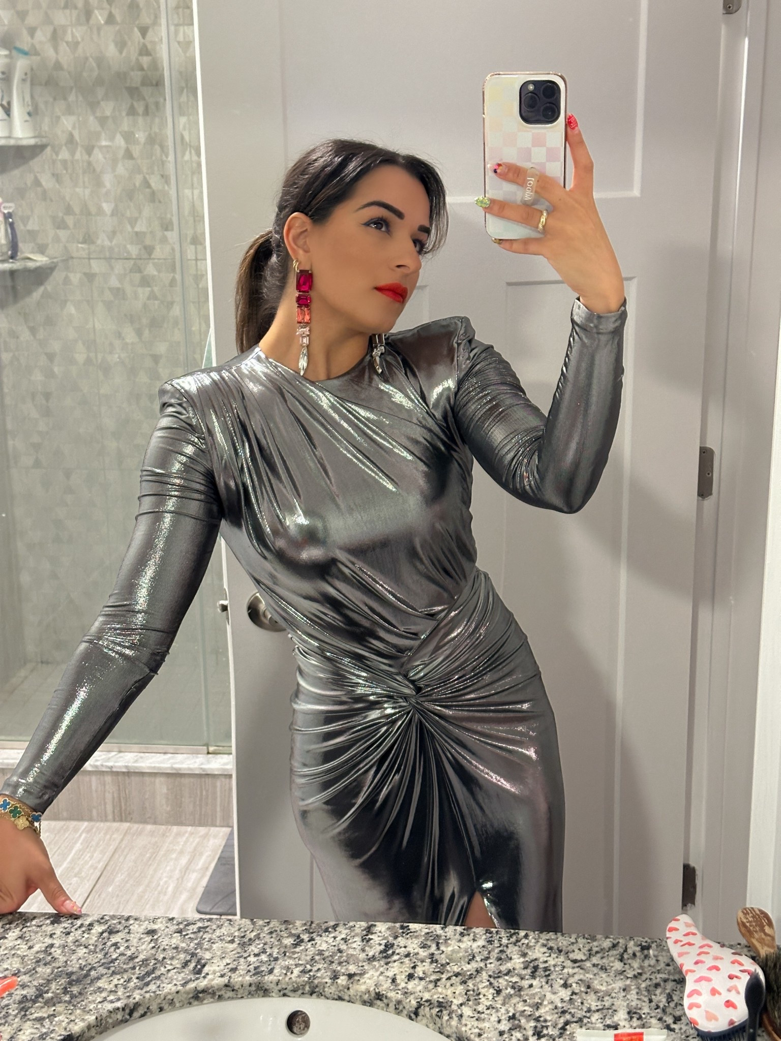 Wore this metallic gown to a Wedding this past weekend! The fit & the ruching- absolutely unreal!!!
Wearing size Small.

#WeddingGuestDress #EveningGown #MetallicDress #WeddingStyle #RevolveFinds #LTKStyle #HolidayWeddingReady #GlamLook #LTKWedding #PartySeasonReady

#LTKSeasonal #LTKHoliday #LTKStyleTip