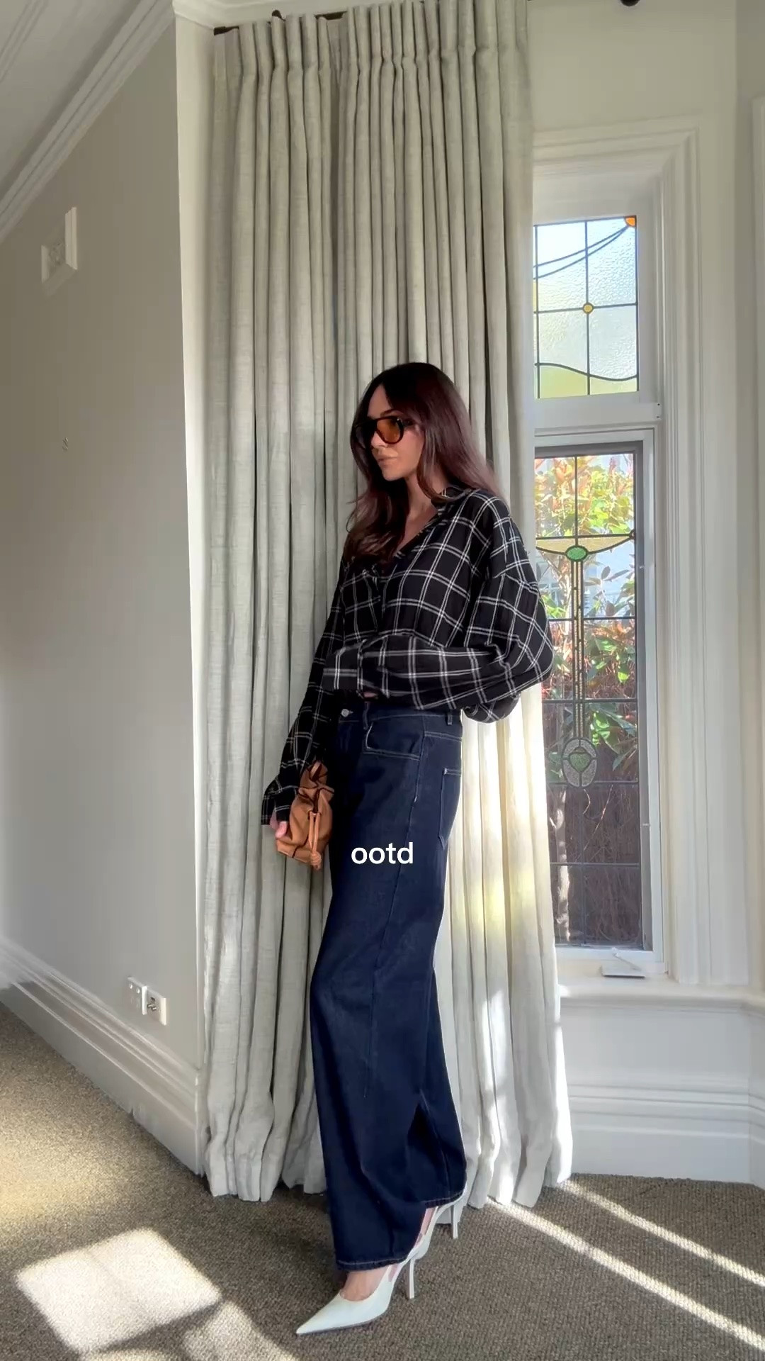 Sunday lunch outfit 

Checkered oversized shirt 
Dark blue baggy denim 
Tan leather bag 
White leather heels 
Oversized sunglasses

#LTKaustralia #LTKautumn