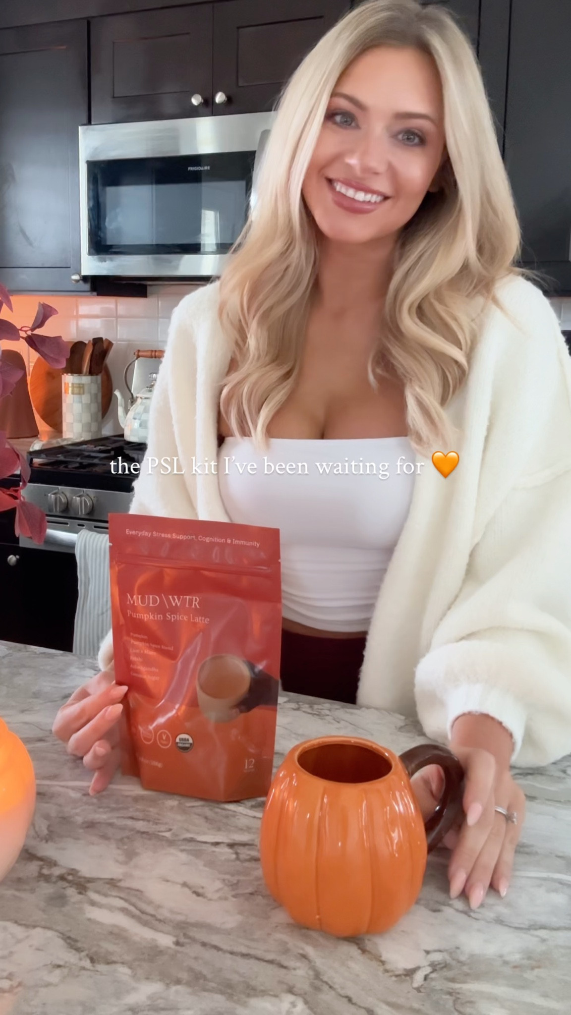 Pumpkin spice season, but make it functional 🍂✨ MUD\WTR’s new PSL blend is made with real pumpkin, adaptogens + organic spices (no syrup, no caffeine, no fake flavors 🙌). Just cozy vibes that keep you grounded. Use my code FALL for 15% off your kit!
@drinkmudwtr #mudwtr