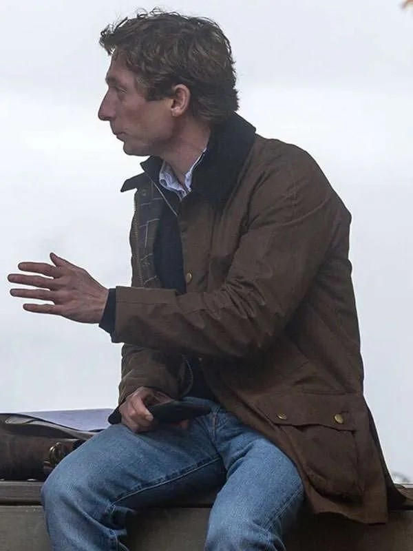 Jeremy Allen White wears this chocolate brown Barn jacket in the new movie the social project  ￼