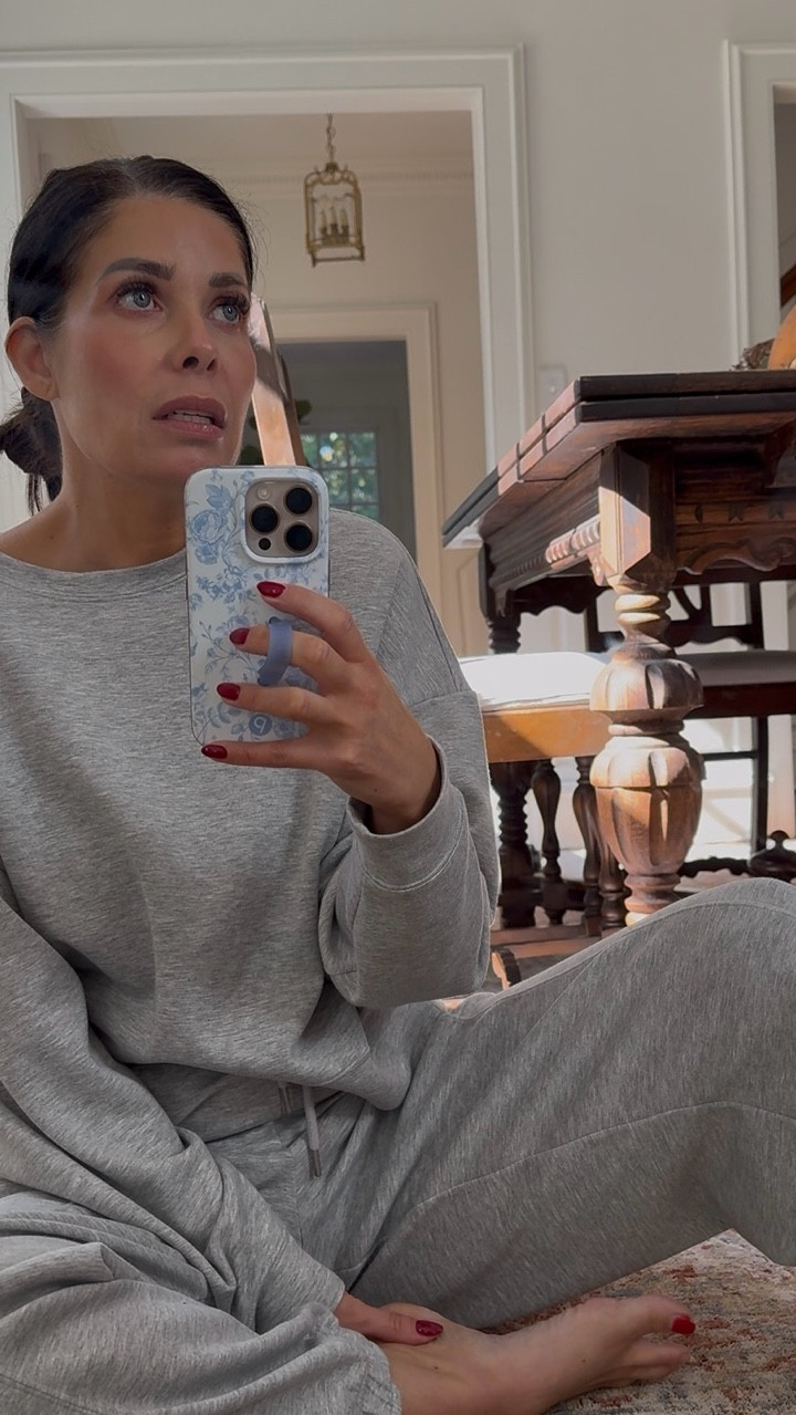 OBSESSED with this matching sweat set! So comfy and so cute! Looks so high end too! Wearing a small in the pants and a medium in the top! 

#walmartfashion

Walmart fashion. Walmart scubaknit set. Walmart lounge set. Comfy cute matching lounge set  

#LTKFindsUnder50 #LTKStyleTip #LTKActive