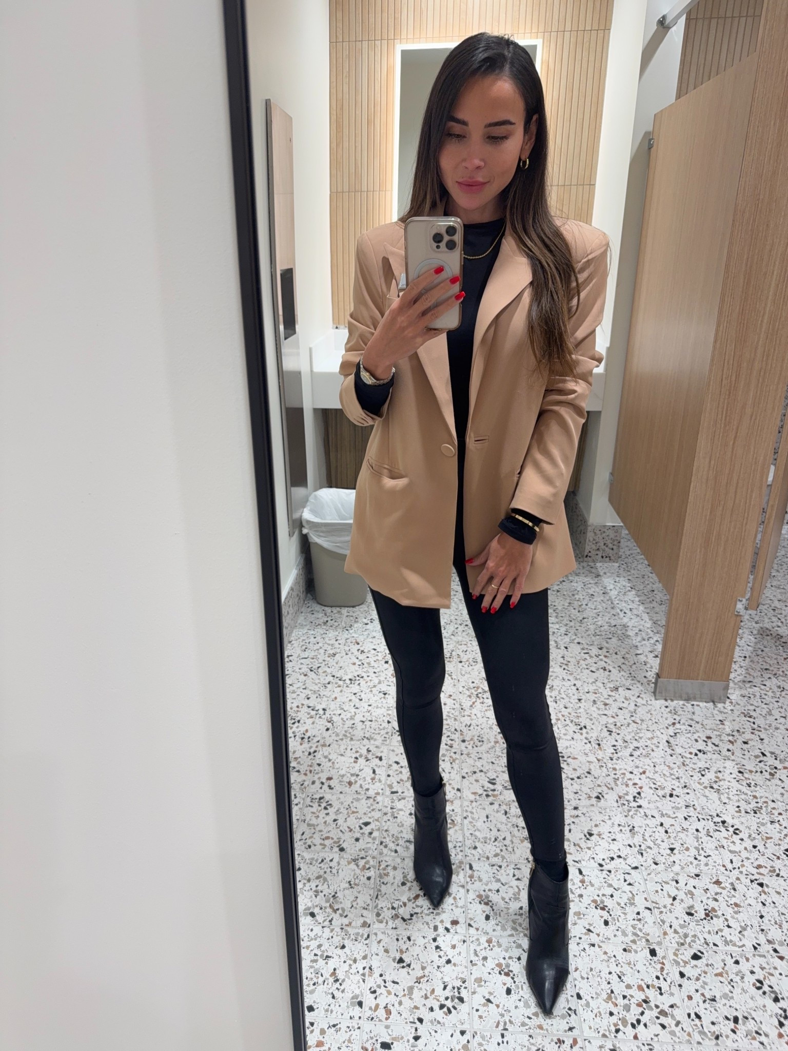 Blazer is oversized I ordered XS 