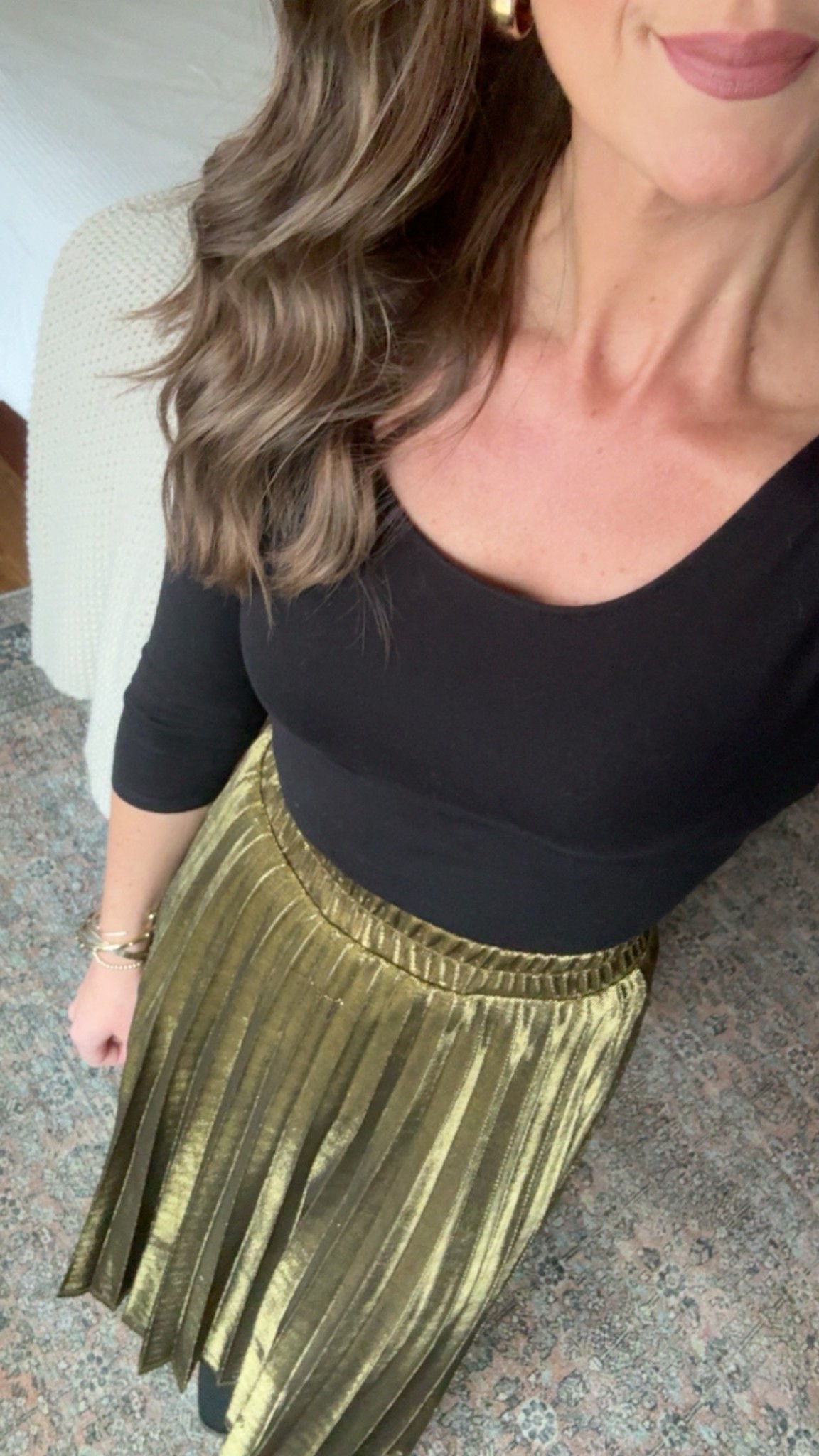 I’ve had this gold skirt for several years now and it’s a great and easy Christmas outfit! Elastic waistband and can be paired with sweaters or bodysuits! True to size.