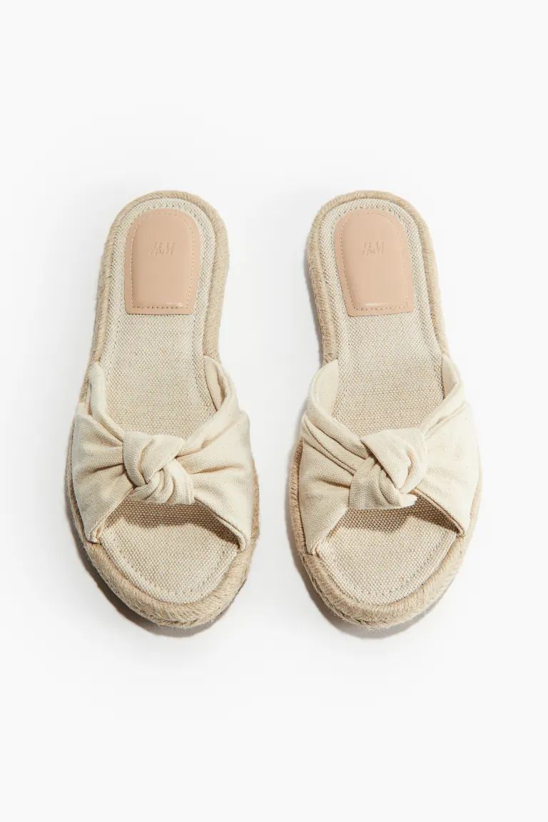 Knot-detail espadrille sandals - No heel - Light beige - Ladies | H&M GB | H&M (UK, MY, IN, SG, PH, TW, HK)