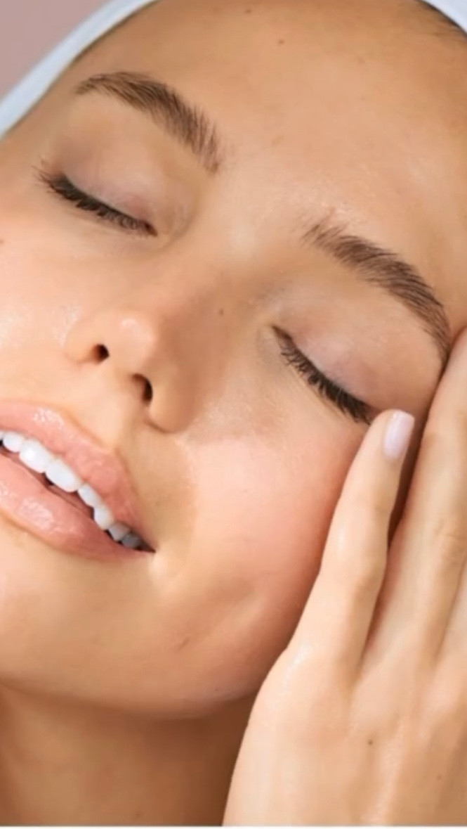 How to cover blemishes with faux summer freckles!

#LTKFindsUnder50 #LTKStyleTip #LTKSeasonal