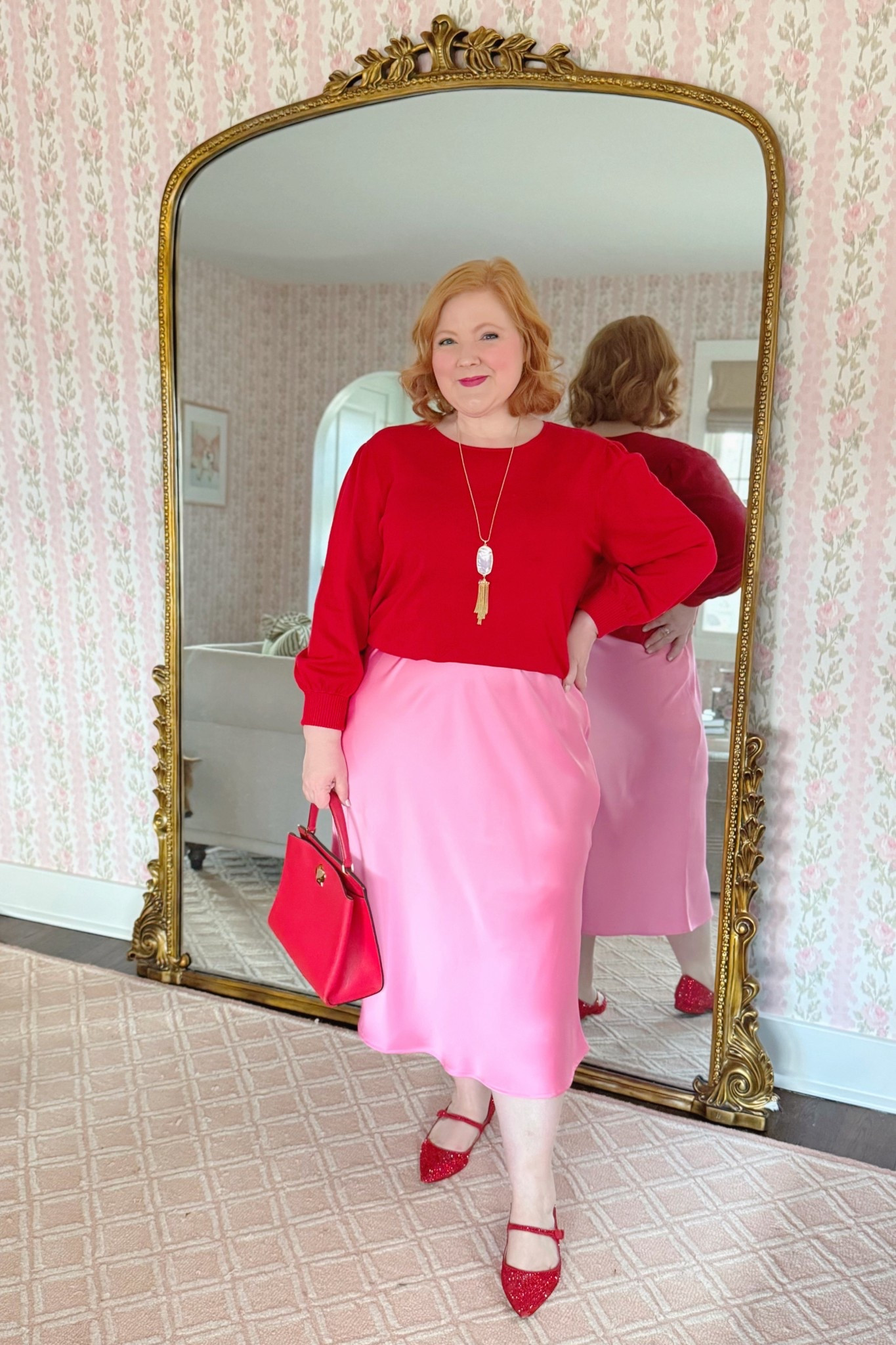 Outfit Details:
Sweater size 1X  @catofashions
Necklace @kendrascott 
Skirt size 12/14 @ullapopkenusa (code WWWULLA for 35% OFF)
Bag (old) @katespadeny
Flats (old) @katespadeny