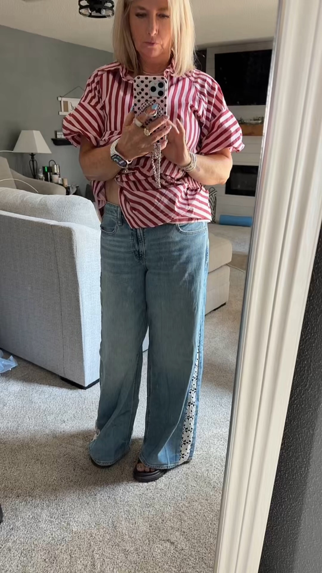 Just got these jeans from American Eagle and I had to try them on!!  Do cute with the detailing on the bottom!  Comfy slightly stretchy denim 🩵 On sale now!

#LTKootd #LTKOver40 #LTKSaleAlert