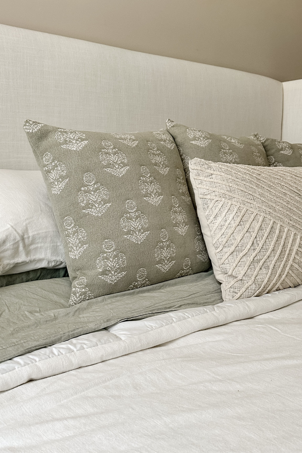 Home Decor, bedroom, bedroom decor, spring home, target finds 

#LTKhome