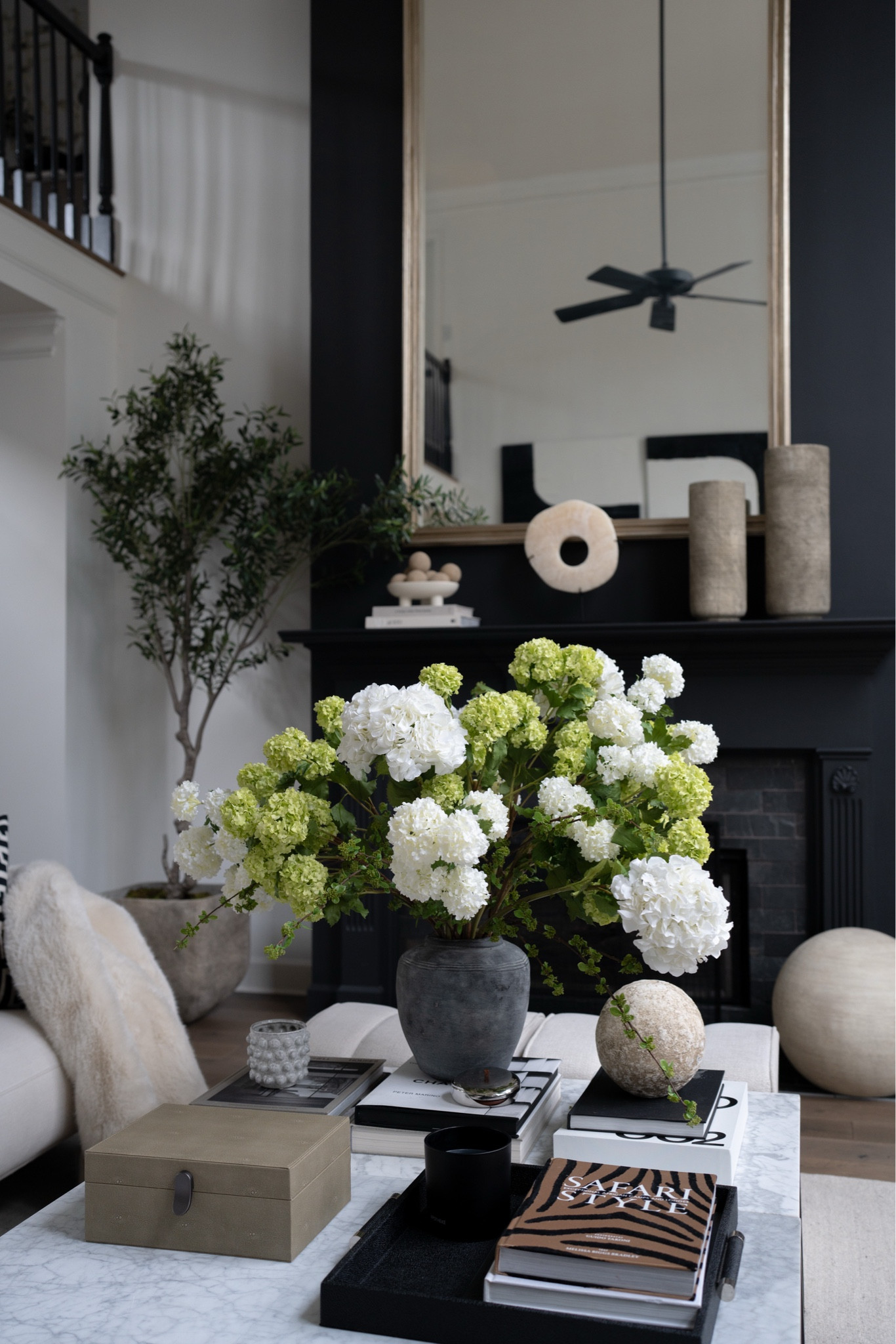 Omg! This bouquet from @afloral is amazing! Their faux florals are soooo beautiful!!! Here’s the recipe: 5 green buds 5 white snowballs 6 green snowballs 4 hydrangea #houseofvalentina #afloralpartner #afloral @afloral #LuxeFloral